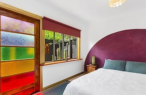 3 habitaciones, tabla de planchar con plancha, wifi y ropa de cama