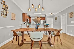 Dining - Lake-view condo near Myrtlewood Golf in quiet area (Myrtle Beach)
