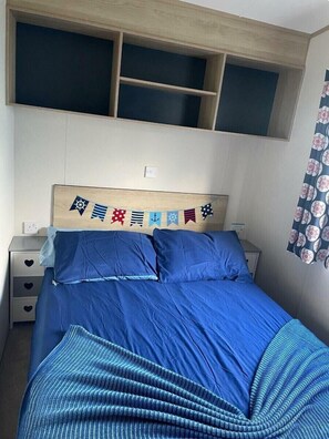 2 habitaciones, decoración personalizada y muebles diferentes