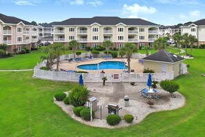 Exterior - New, golf villa overlooking pool in Myrtlewood (Myrtle Beach)