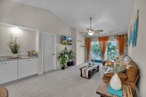 TV - 2 Br condo overlooking pool at River Oaks! (Myrtle Beach)