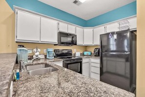 Fridge, microwave, oven, stovetop - Quiet 2BR with golf course views in River Oaks (Myrtle Beach)