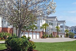 Exterior - Quiet 2BR Near Myrtlewood Golf Overlooking Pool (Myrtle Beach)