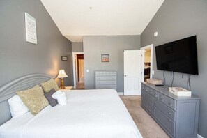 Free WiFi, bed sheets - Quiet 2BR Near Myrtlewood Golf Overlooking Pool (Myrtle Beach)