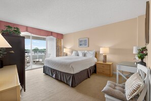 Free WiFi, bed sheets - Beautiful Two-Story Condo Steps From The Beach! (Myrtle Beach)