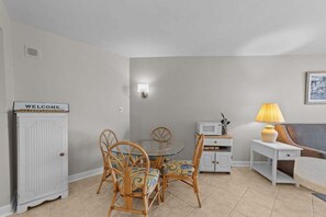 Dining - Quaint 12th Flr Oceanview condo across from ocean! (Myrtle Beach)