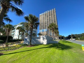 Exterior - Quaint 12th Flr Oceanview condo across from ocean! (Myrtle Beach)