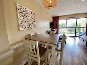 Dining - Comfortable & Cozy 1Br Condo- Close to Beach! (Myrtle Beach)