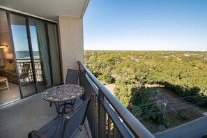 Outdoor dining - 1Br/1Ba condo w/ Great Myrtle Beach Sunrise views! (Myrtle Beach)