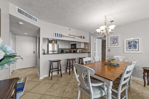 Dining - 2 Br Ocean View Condo in Kingston Plantation! (Myrtle Beach)