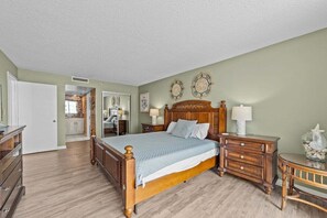 Free WiFi, bed sheets - 2 Br Ocean View Condo in Kingston Plantation! (Myrtle Beach)