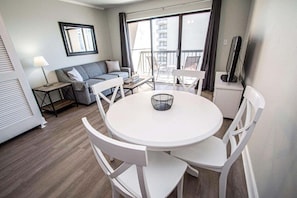 TV - 1Br/1Ba MB Condo! Sleeps 6! Steps To The Ocean! (Myrtle Beach)