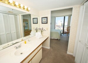 Free WiFi, bed sheets - Spacious 3Br Oceanview Condo w/ Large Balcony! (North Myrtle Beach)