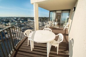 Outdoor dining - Spacious 3Br Oceanview Condo w/ Large Balcony! (North Myrtle Beach)