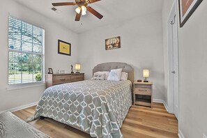 2 bedrooms, free WiFi, bed sheets - 1st floor w/ Great Views of River Oaks Course (Myrtle Beach)