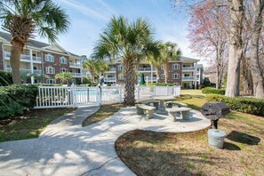 Outdoor dining - Spectacular 2 BR/2Ba Intercoastal Waterway Views! (Myrtle Beach)