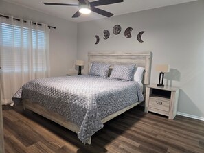 2 habitaciones, escritorio, tabla de planchar con plancha y wifi gratis 