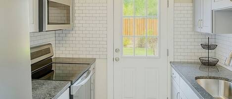 Micro-ondes, four, plaque de cuisson