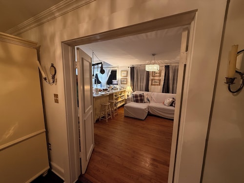 Historic Beautifully Preserved 1800’s Retreat - Large 1bd Apt in PJ Village