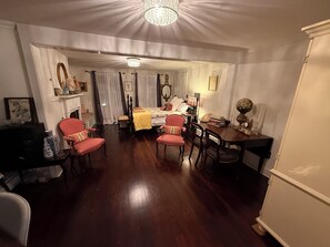 1 habitación, tabla de planchar con plancha, wifi gratis y ropa de cama 