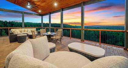 The Unicorn – 8BR Luxury Cabin w/ Pool & Pickleball!