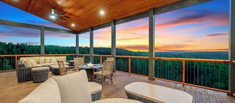 The Unicorn â 8BR Luxury Cabin w/ Pool & Pickleball!