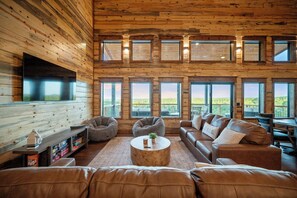 Smart TV, chimenea, videojuegos y futbolito