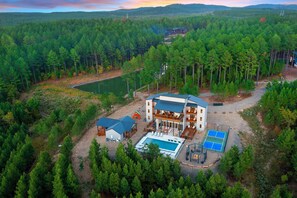 Exterior - The Unicorn – 8BR Luxury Cabin w/ Pool & Pickleball! (Broken Bow)