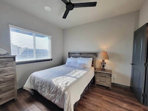 2 bedrooms, WiFi, bed sheets - Veteran's Park Condo #708 - 2bed/2.5bath w/pool (College Station)