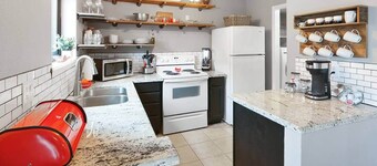 Central Modern Condo 2/2.5