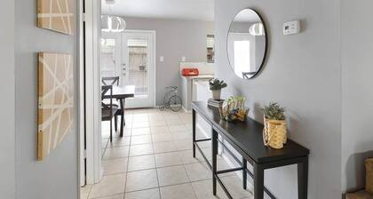 Central Modern Condo 2/2.5