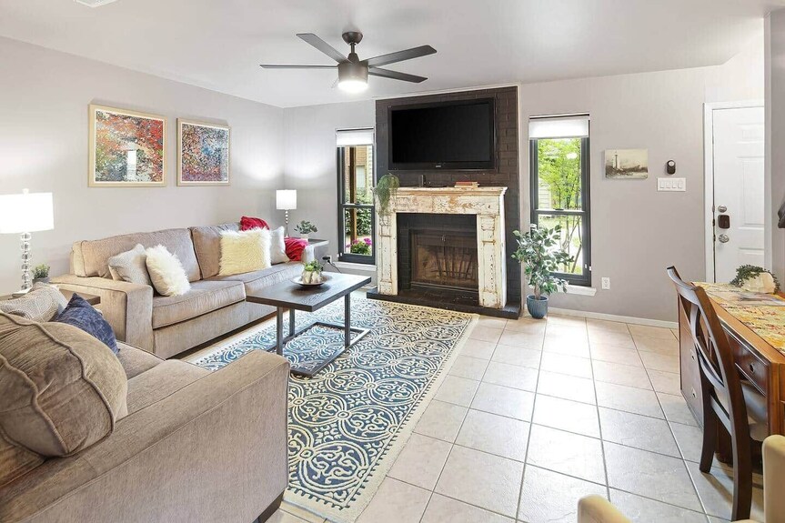 Central Modern Condo 2/2.5 - Bryan, TX