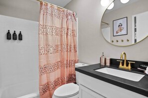 Hair dryer, towels - Chic Retreat • Stylish Stay near A&M (Bryan)