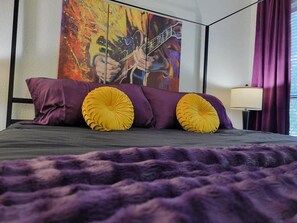 Tabla de planchar con plancha, wifi y ropa de cama 