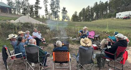 1 bedroom cabin in the heart of The Black Hill close to Hill City SD