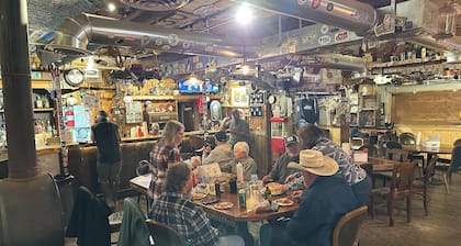 1 bedroom cabin in the heart of The Black Hill close to Hill City SD