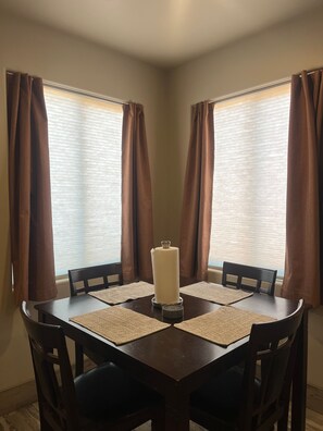 Dining - Private Suite Near Lake Powell | Antelope Canyon (Page)