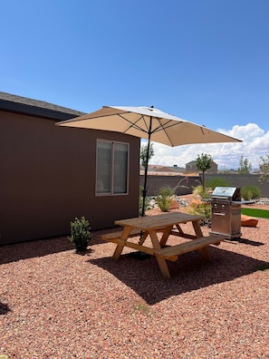 Outdoor dining - Private Suite Near Lake Powell | Antelope Canyon (Page)