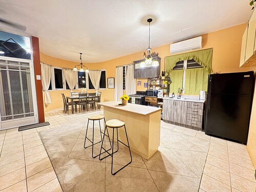 Cozy Rincon retreat with classic amenities, steps from beach and dining.