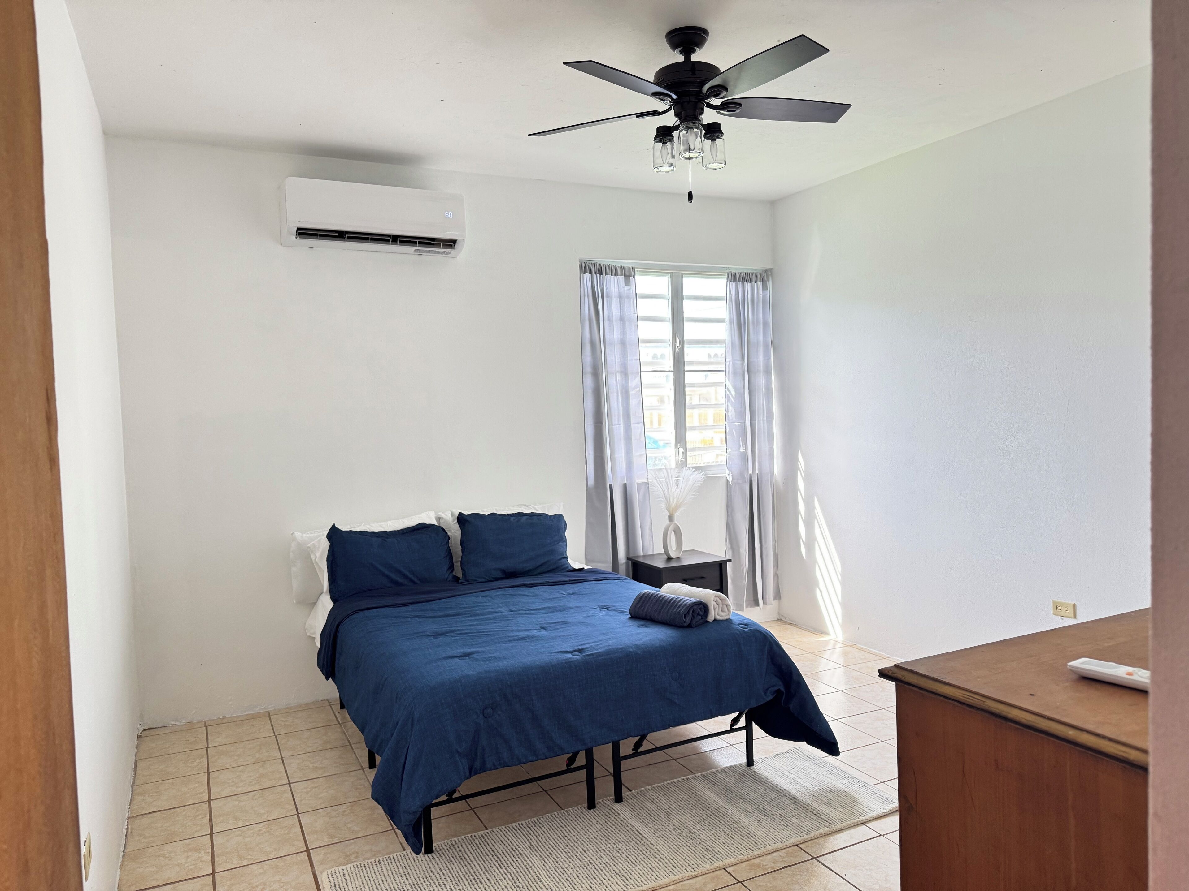 2 bedrooms, iron/ironing board, free WiFi, bed sheets