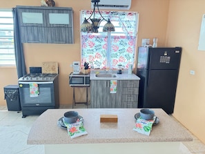 Microwave, stovetop - Cozy Rincon retreat with classic amenities, steps from beach and dining. (Rincón)