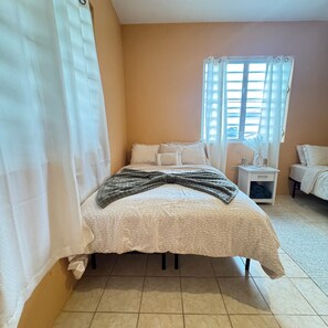 2 bedrooms, iron/ironing board, internet, bed sheets