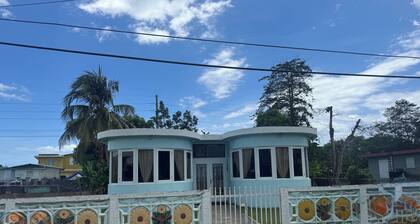 Cozy Rincon retreat with classic amenities, steps from beach and dining.