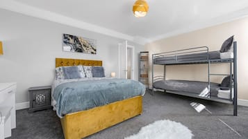 3 bedrooms, desk, iron/ironing board, travel cot