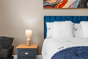 3 bedrooms, desk, iron/ironing board, travel cot