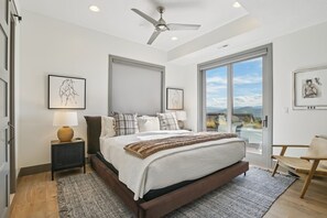 3 bedrooms, iron/ironing board, travel crib, free WiFi