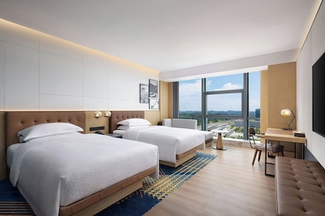 Premium Room, 2 Twin Beds | Free minibar, in-room safe, desk, laptop workspace. Four Points By Sheraton Wuyuan