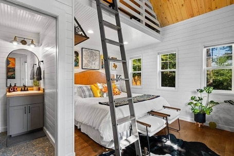 1 bedroom, WiFi, bed sheets. Cozy Moe Casita