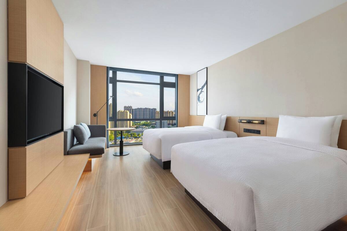 Superior Room, 2 Katil Kelamin (Double), City View | Kalis bunyi, Wi-fi percuma 
