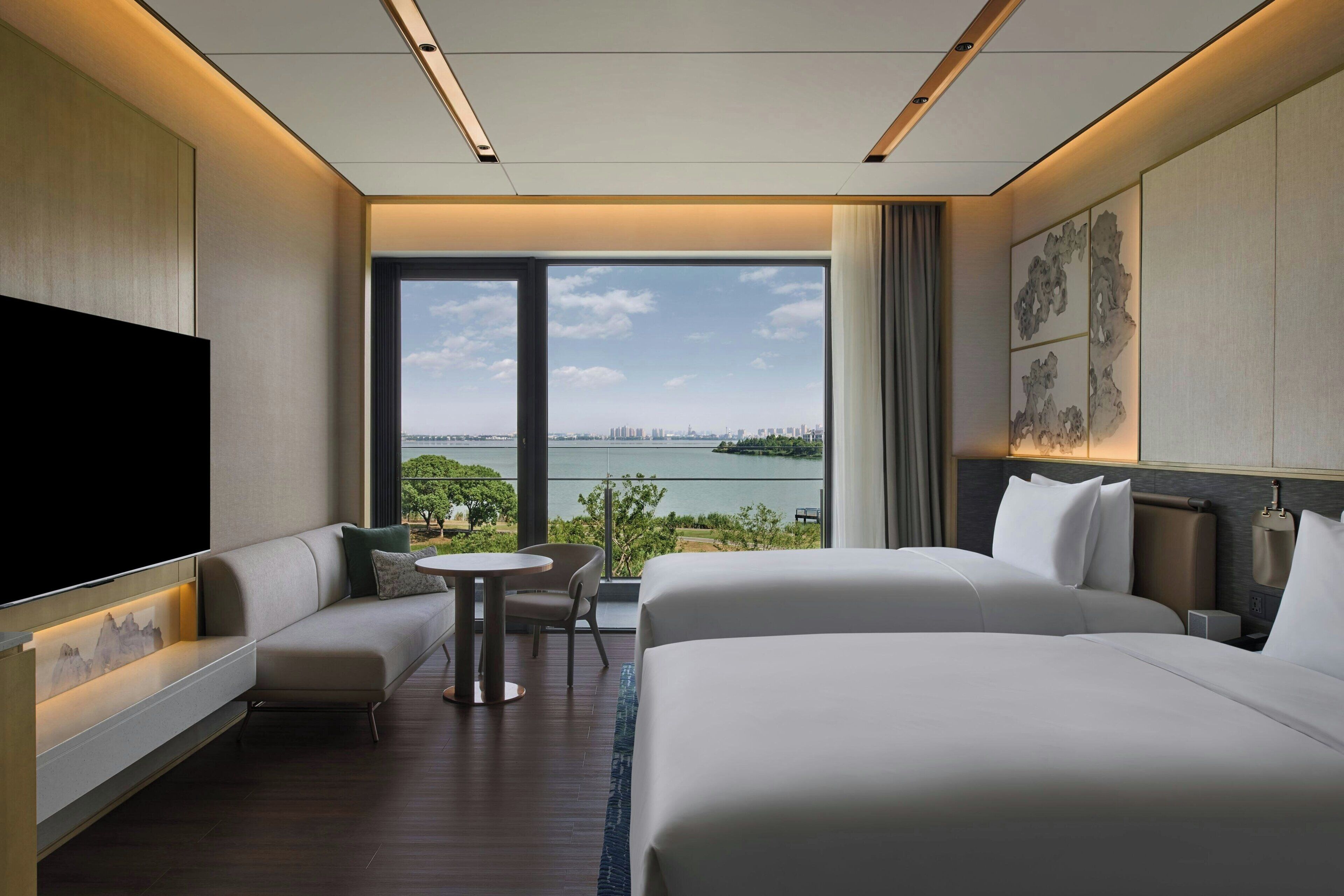 Chambre, 2 lits doubles, vue sur le lac | Vue de la chambre